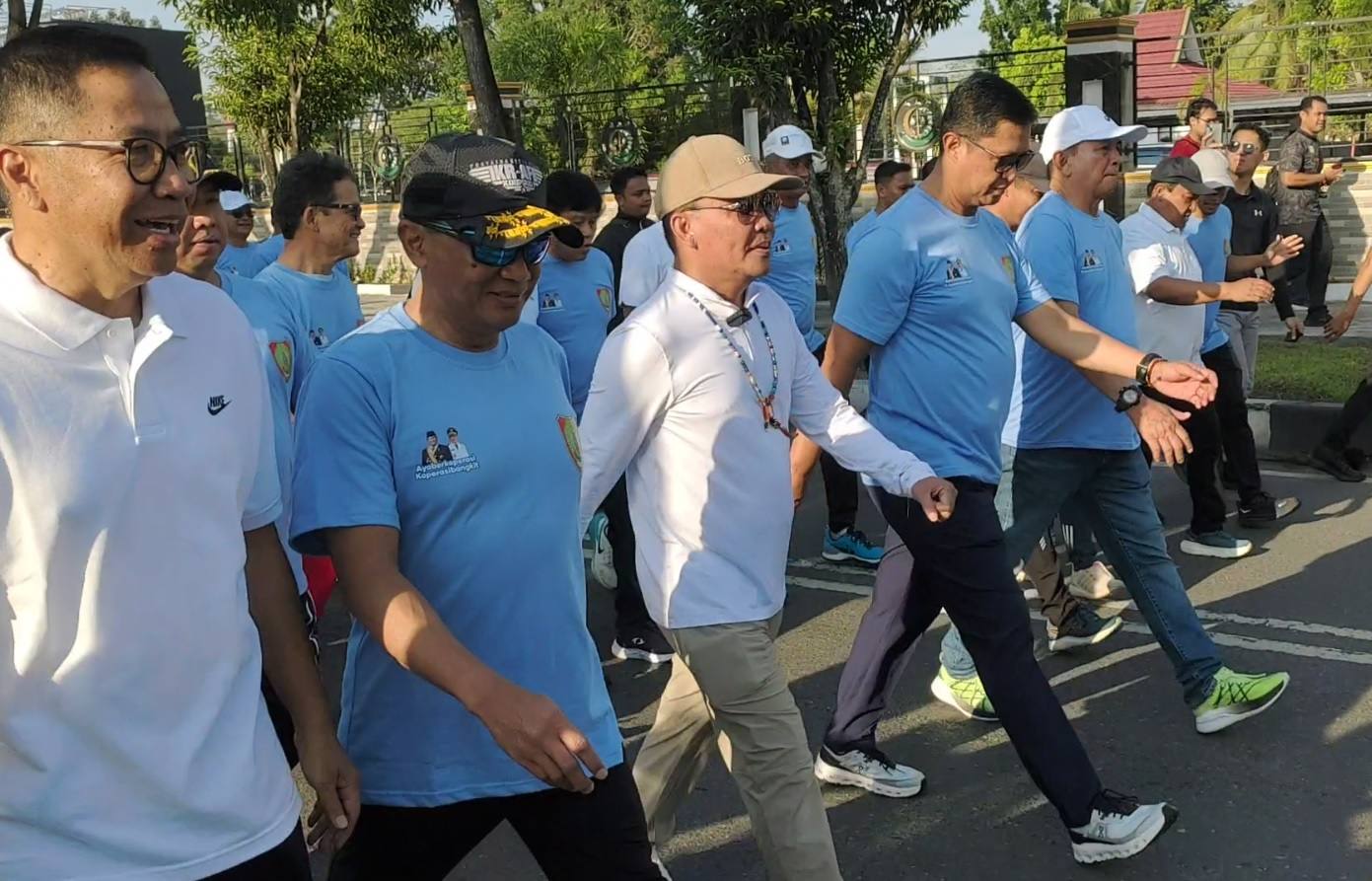 Gubernur Agustiar Sabran Lepas Peserta Jalan Sehat Dalam Rangka HARKOPNAS Ke-78 Tingkat Provinsi Kalimantan Tengah