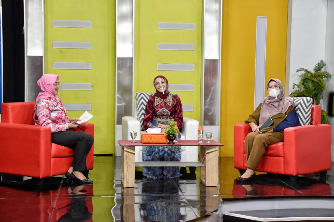 Ketua Dekranasda Kalteng Ivo Sugianto Sabran menjadi Narasumber Dialog Khusus TVRI Kalteng Peringatan Hari UMKM Tahun 2020