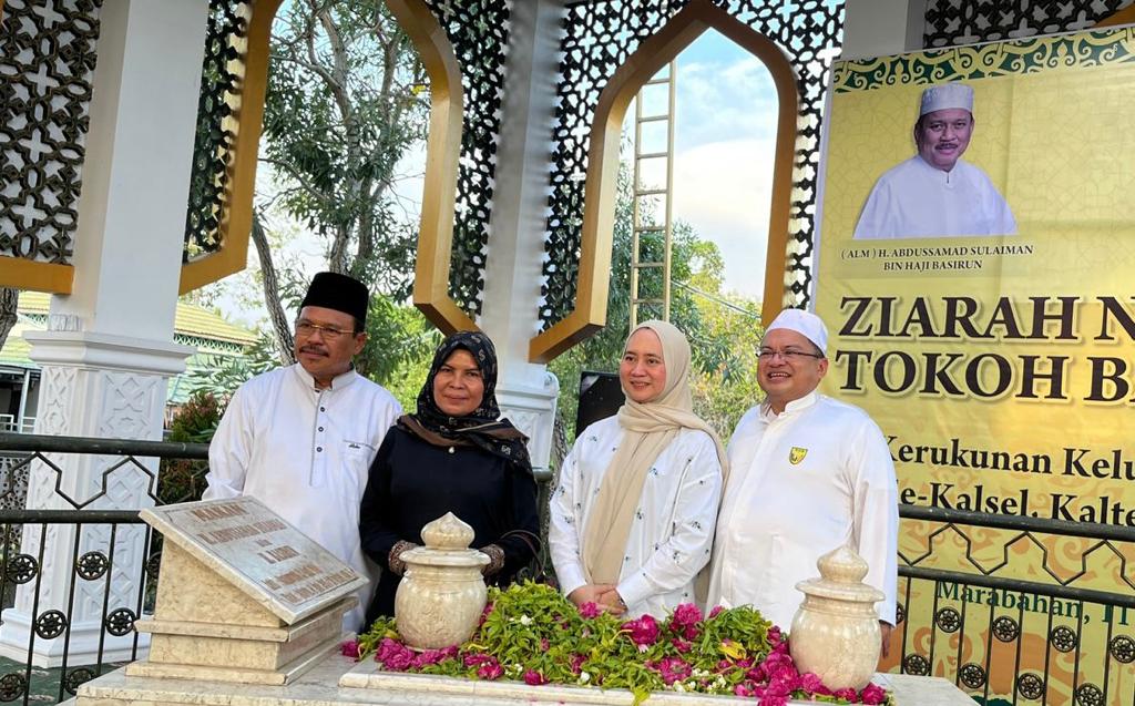 Hadiri Munas KKB, Sekda Kalteng Nuryakin Sempatkan Ziarah ke Makam Tokoh Bakumpai Haji Leman