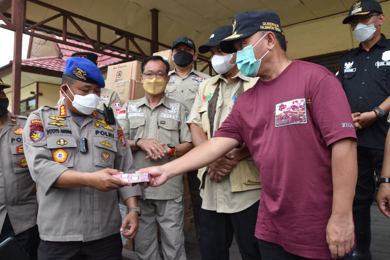 Gubernur Kalteng Berikan Bantuan Operasional Secara Pribadi Kepada Unsur Forum Koordinasi Kecamatan Kamipang