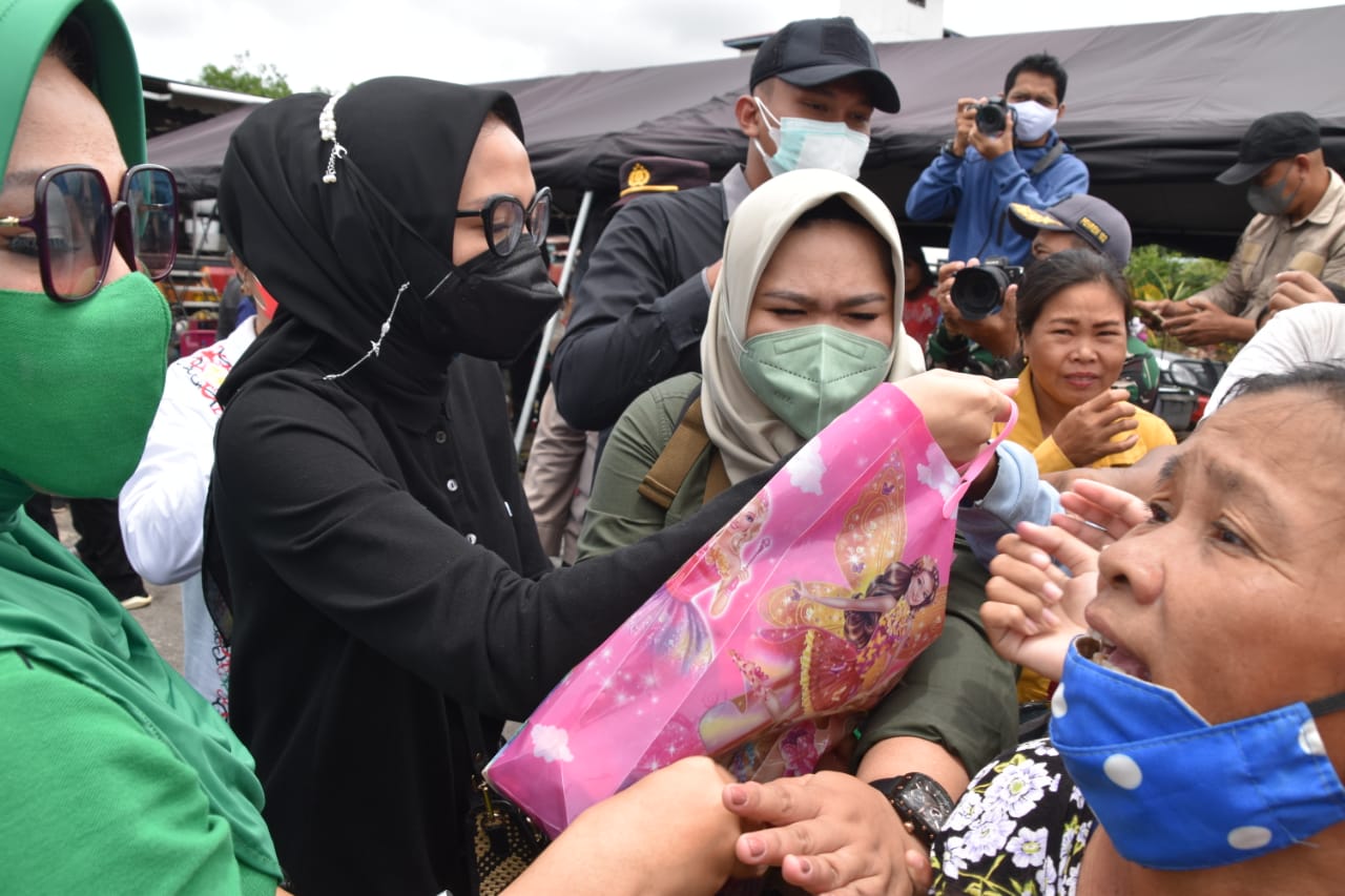 TP PKK Prov. Kalteng Salurkan Bantuan Bagi Korban Banjir Katingan