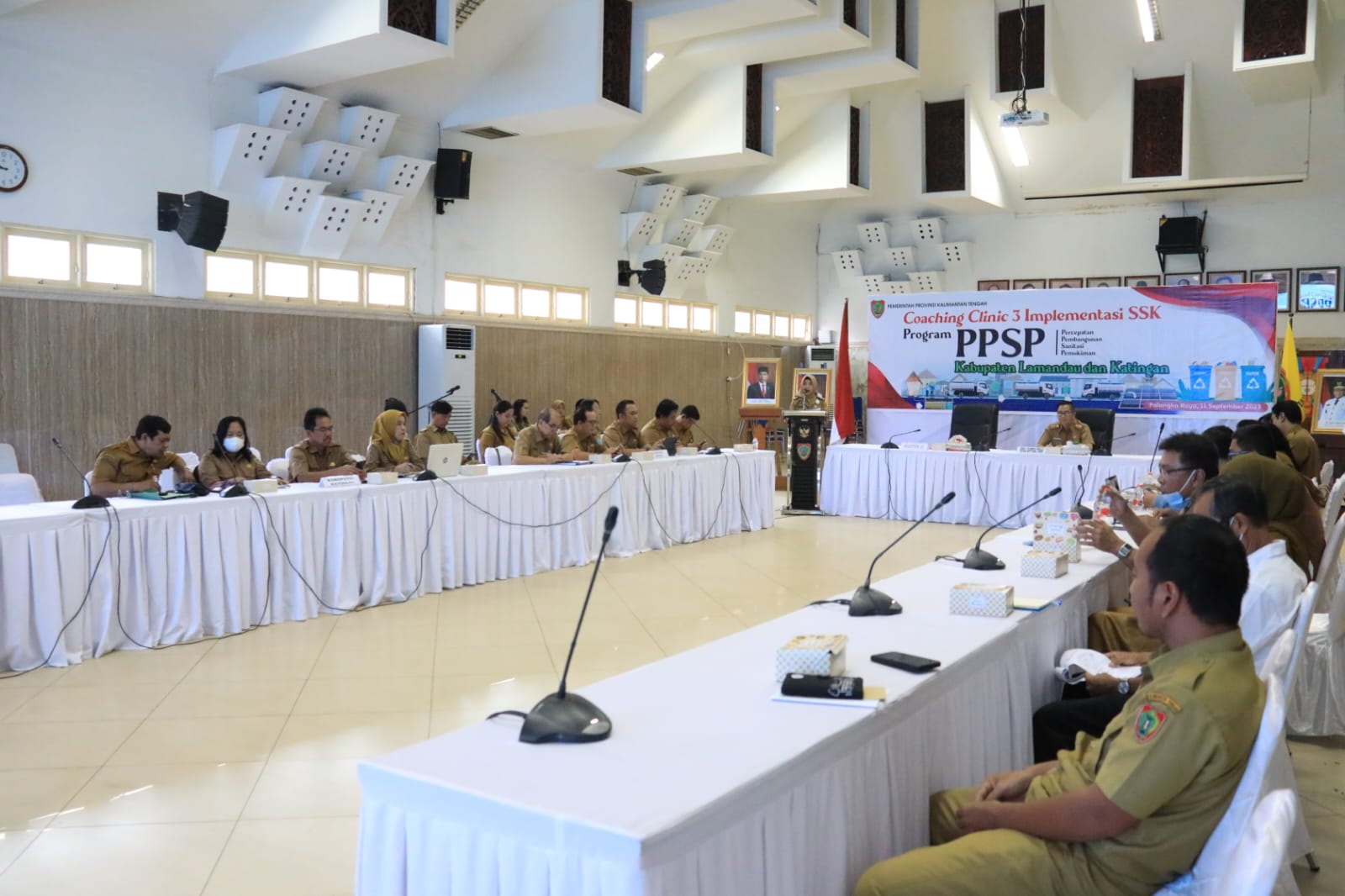 Asisten Ekbang Sri Widanarni Buka Coaching Clinic 3 Implementasi SSK Program PPSP Kabupaten Lamandau dan Katingan