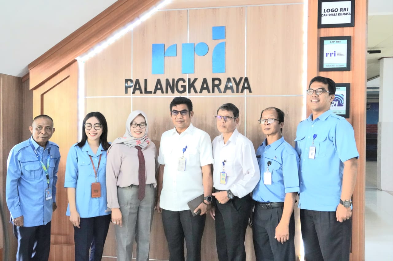 HUT ke-79 RRI, Kadis Kominfosantik Agus Siswadi Bacakan Warta Berita Spesial di RRI Pro 1 Palangka Raya