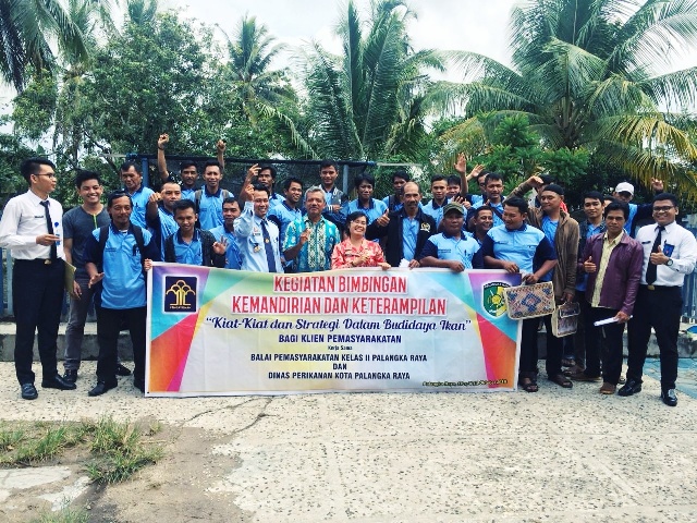 KERJASAMA DENGAN DINAS PERIKANAN KOTA, 25 ORANG KLIEN PEMASYARAKATAN BAPAS PALANGKA RAYA IKUTI PEMBEKALAN DAN PELATIHAN PERIKANAN