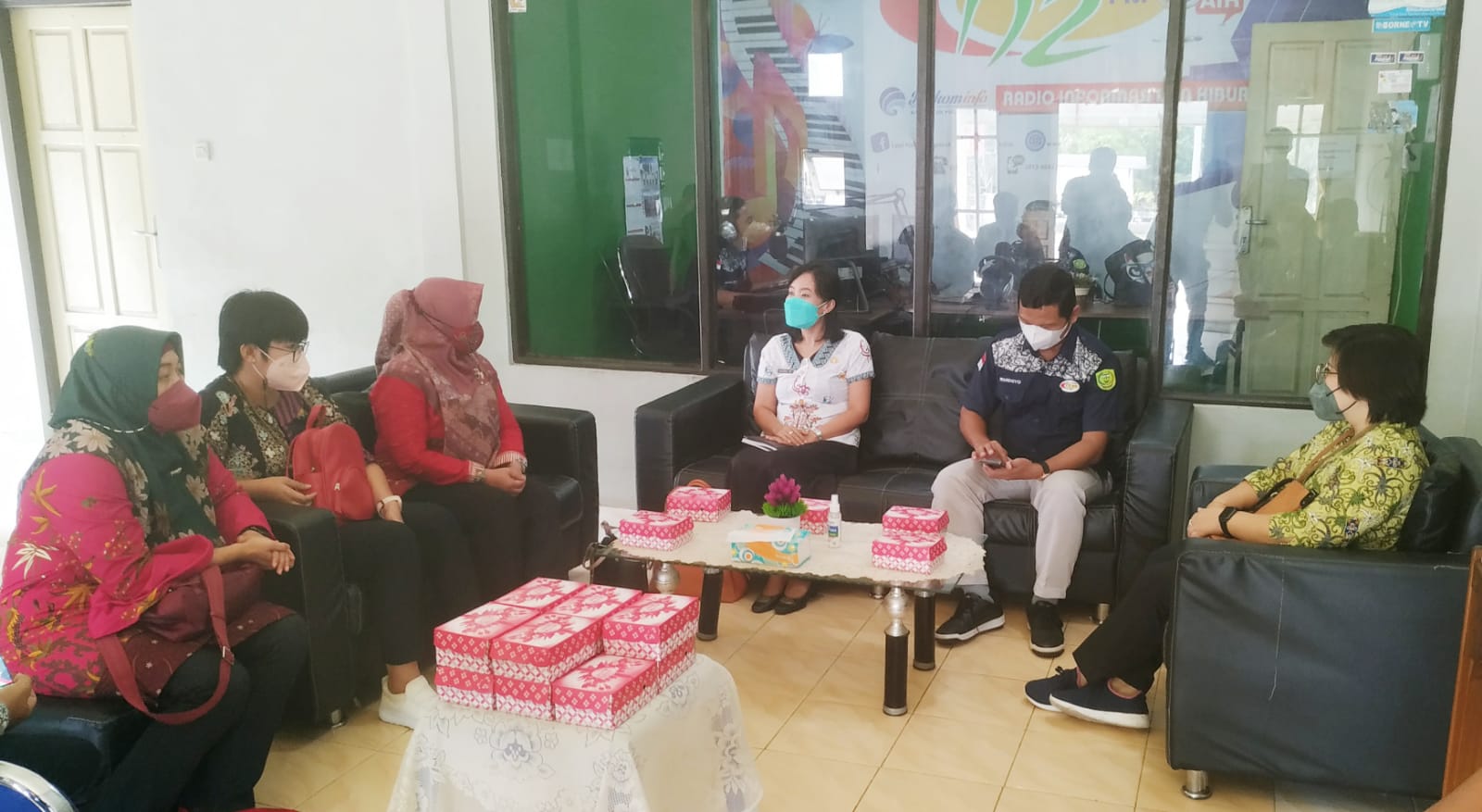 Diskominfostandi Kabupaten Pulang Pisau Sambut Hangat Kunjungan Diskominfo Kota Palangka Raya