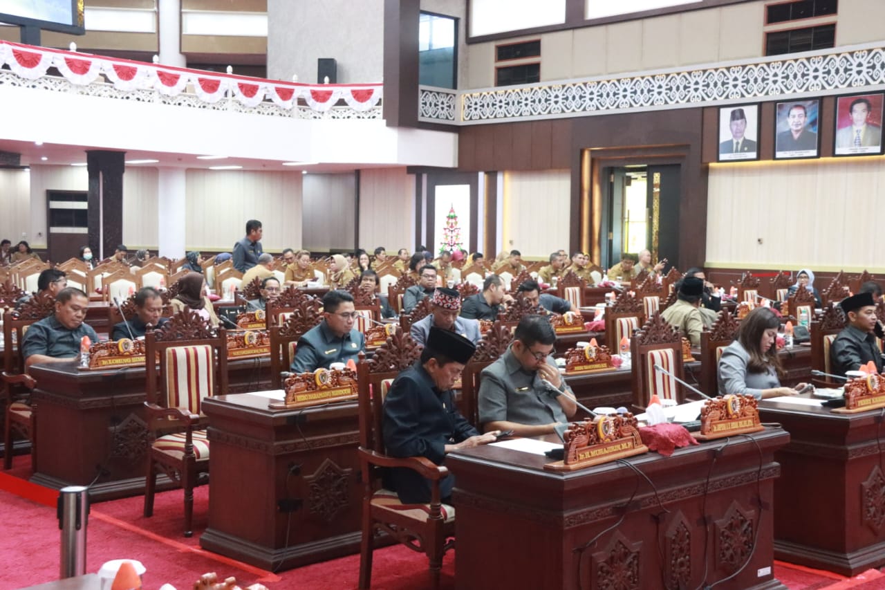 Plt Sekda Kalteng Sampaikan Pidato Gubernur Pada Rapur ke-3 Masa Persidangan I Tahun Sidang 2024-2029