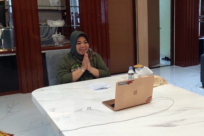 Bupati Hj Nurhidayah Serahkan DIPA dan TKKD Tahun Anggaran 2022