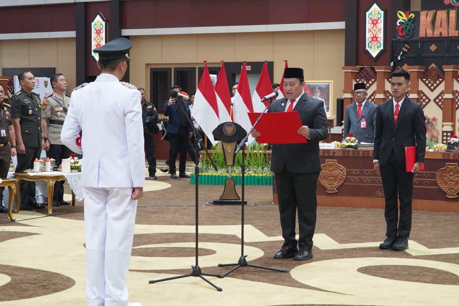 Wagub Edy Pratowo atas nama Presiden RI Lantik Pj. Wali Kota Palangka Raya Sekaligus Lakukan Penyerahan DIPA dan Alokasi TKD TA. 2025 