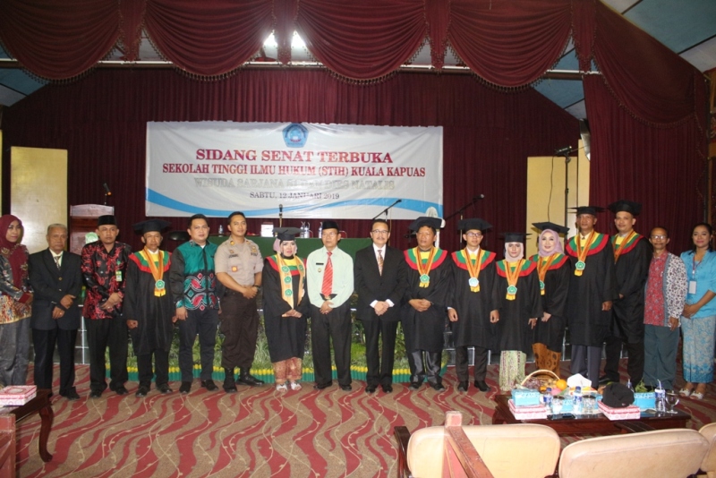 Wabup Hadiri Wisuda Pertama STIH Kuala Kapuas