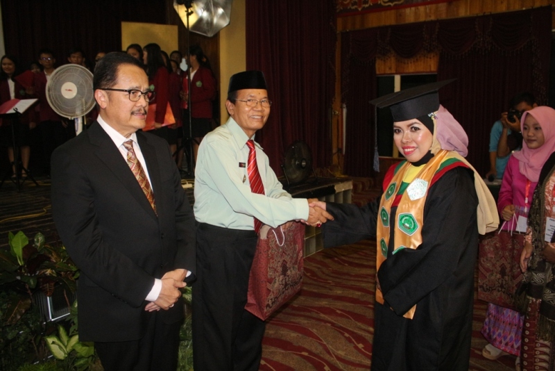 Wabup Hadiri Wisuda Pertama STIH Kuala Kapuas