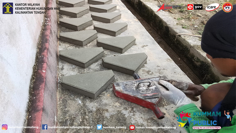 Dorong Pembangunan, Lapas Sukamara Produksi Paving Block Secara Mandiri