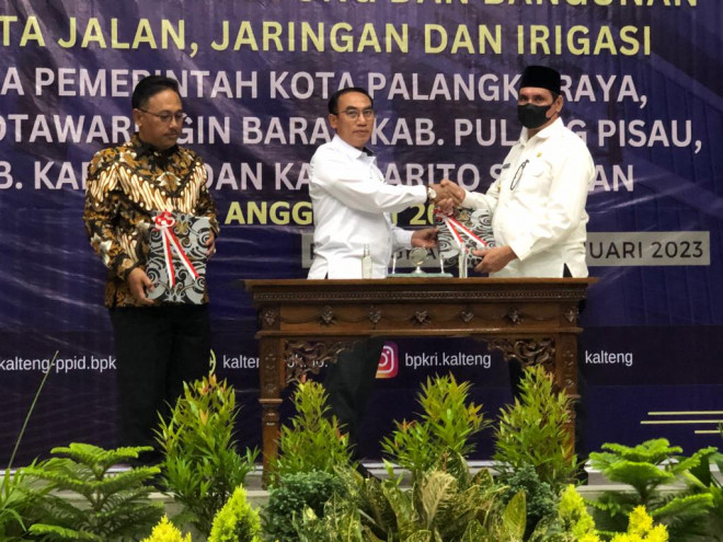 Pj Bupati Kobar Terima LHP dari BPK Perwakilan Kalteng