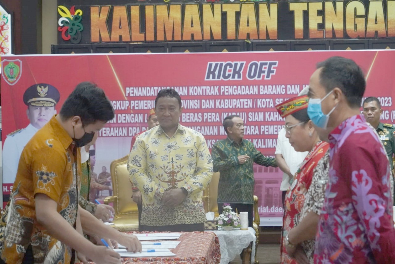 Hadiri Kick Off Penandatanganan Kontrak PBJ, Wagub Edy Pratowo Minta Seluruh Kepala Perangkat Daerah Bergerak Cepat Dalam Membangun Kalteng