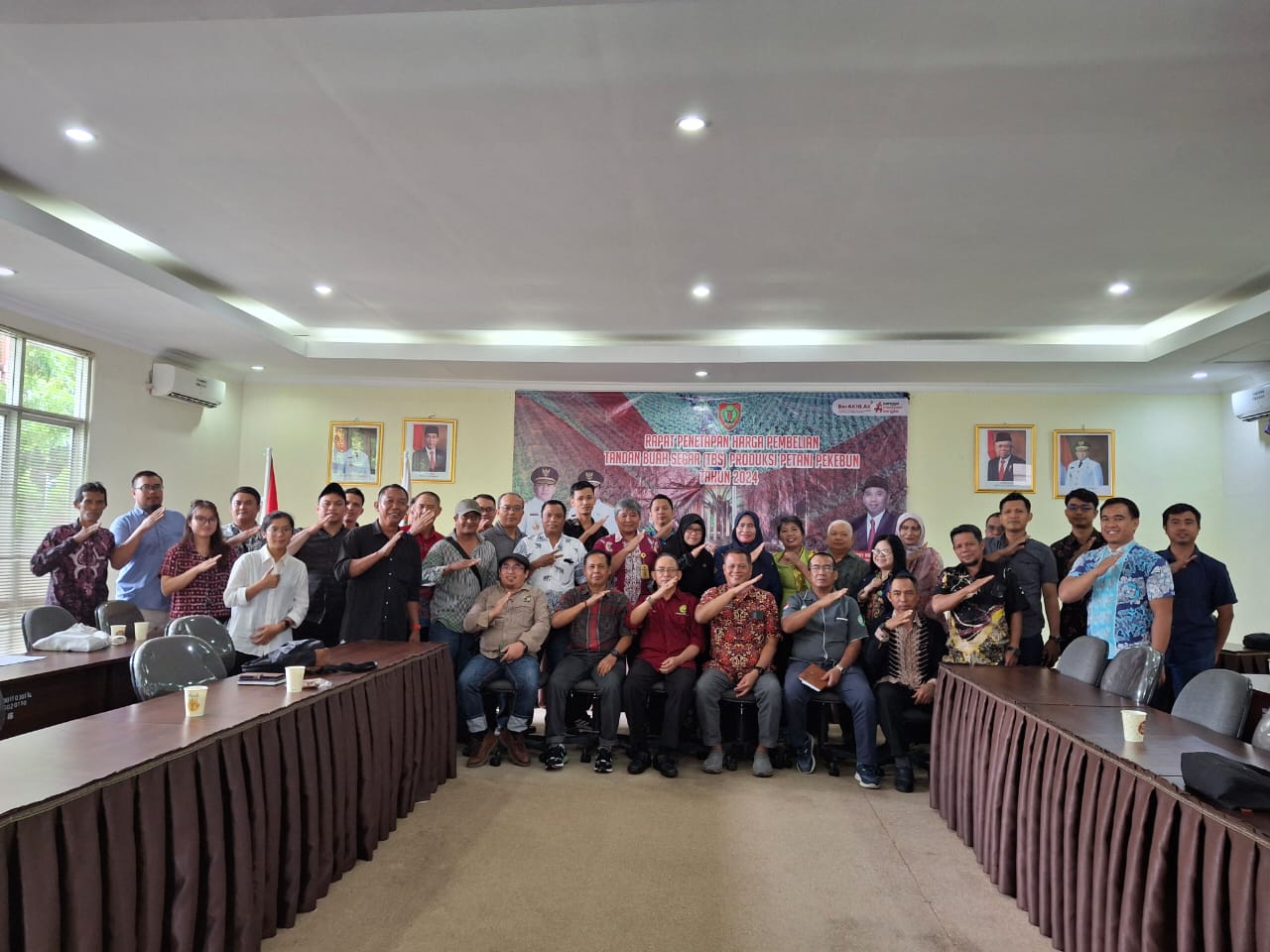 Tetapkan Harga TBS Periode II Bulan November 2024, Disbun Komitmen Perkuat Sektor Perkebunan Sawit Kalteng