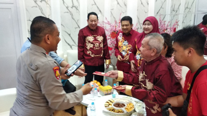 Peringati Imlek, Pj Bupati Budi Santosa bersama Forkopimda Kunjungi Tokoh-tokoh Tionghoa di Kobar