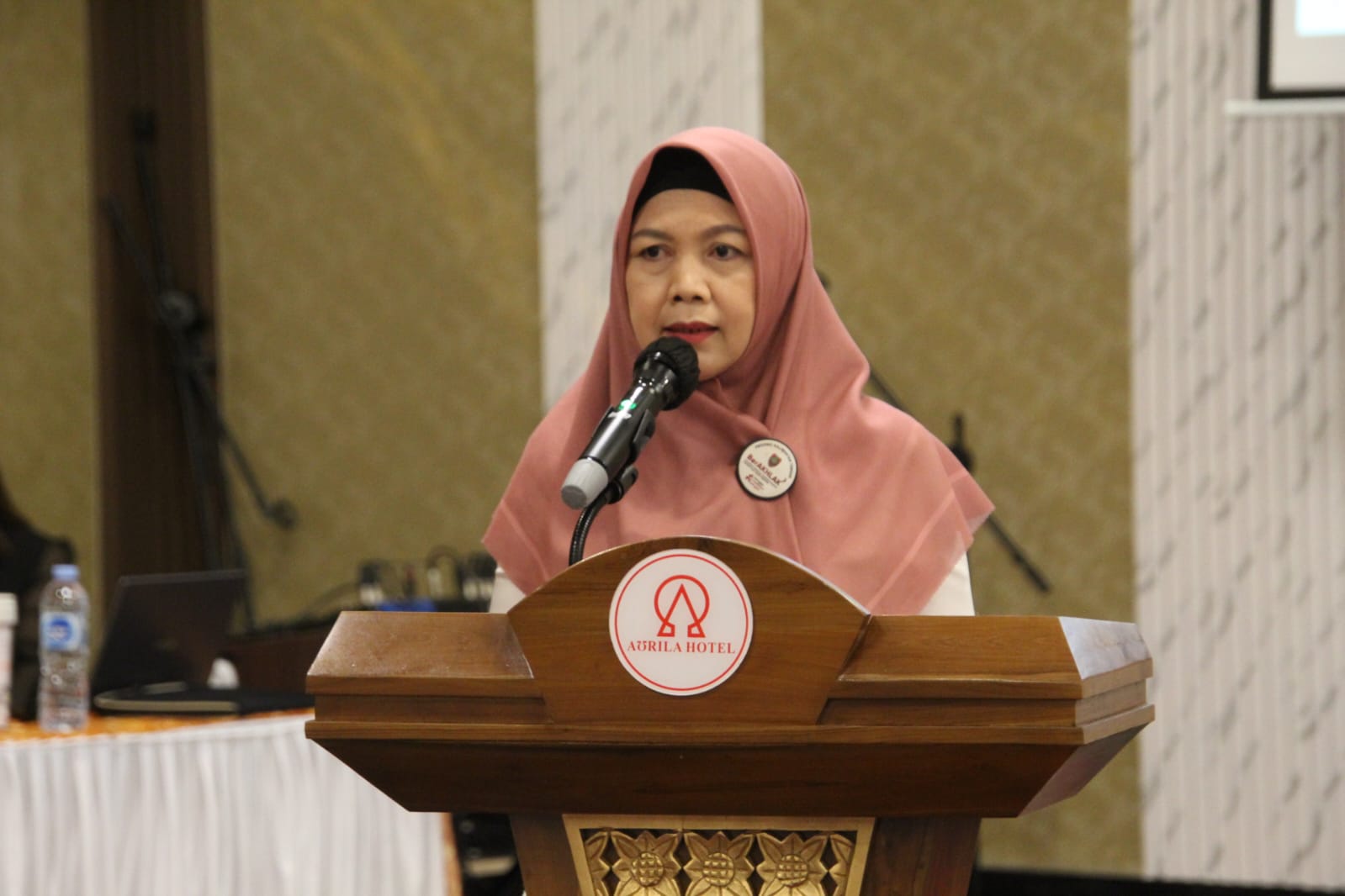 Asisten Ekbang Sri Widanarni Pimpin Rapat Tim Penilaian BLUD SMKN Pada Dinas Pendidikan Provinsi Kalteng