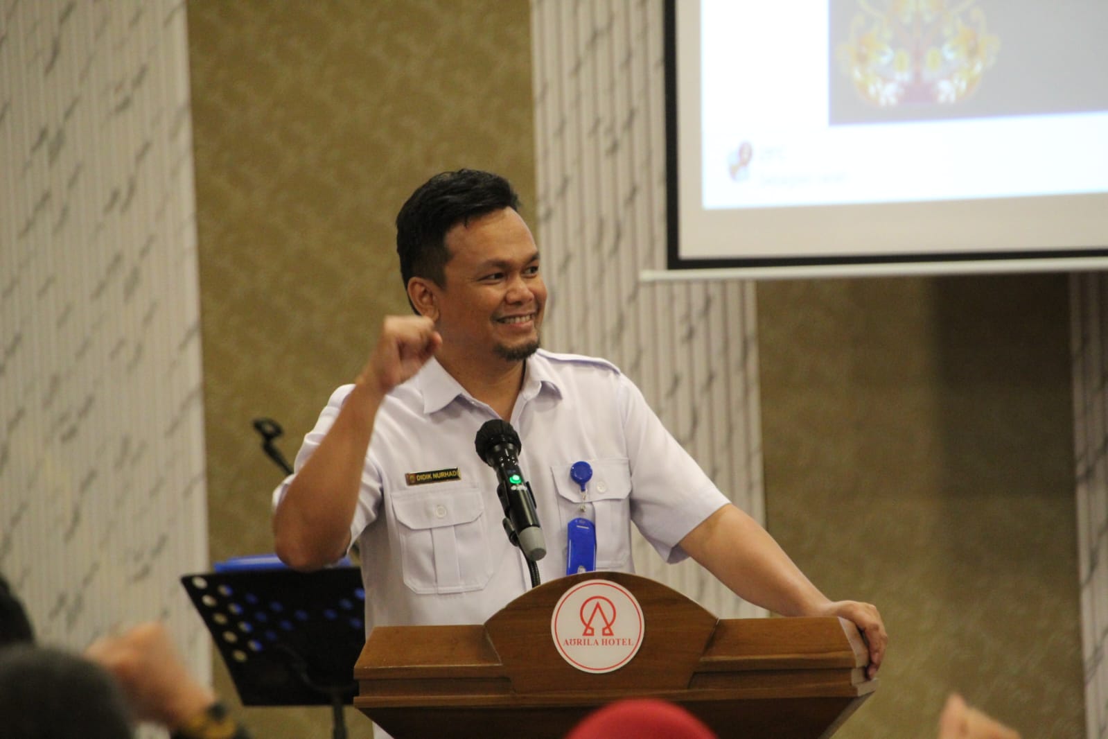 Asisten Ekbang Sri Widanarni Pimpin Rapat Tim Penilaian BLUD SMKN Pada Dinas Pendidikan Provinsi Kalteng