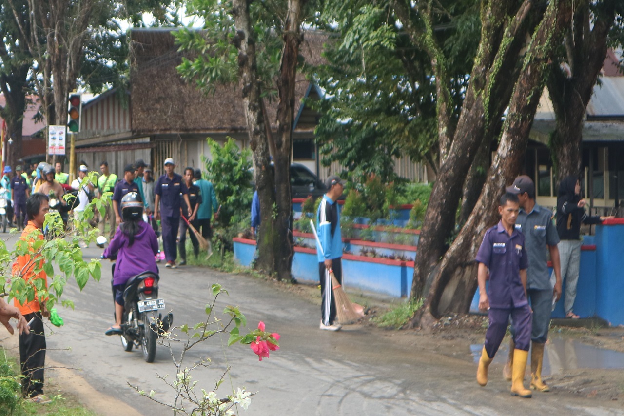 Bupati Pulang Pisau Himbau OPD Galakan Jumat Bersih