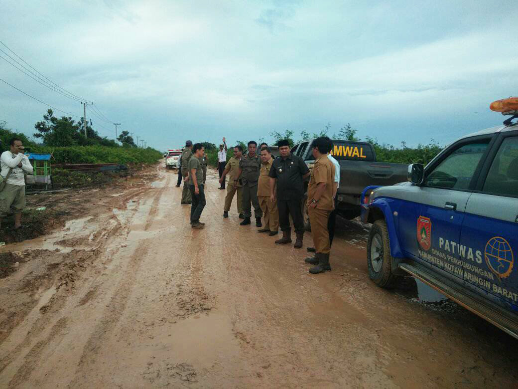 Wabup Tinjau Jalan Kolam Pangkalan Bun