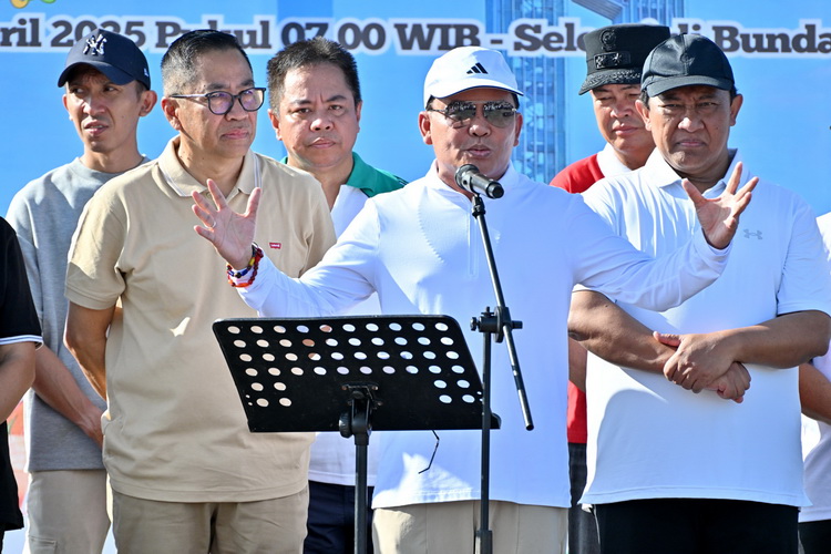 Kepala BAPPERIDA Kalteng Dampingi Gubernur pada Peletakan Batu Pertama Gereja GKE Maranatha dan Jalan Sehat HUT ke-186 GKE