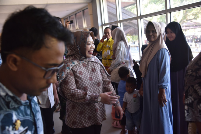 Bupati Hj. Nurhidayah Pantau Arus Balik Lebaran di Bandara Iskandar Pangkalan Bun