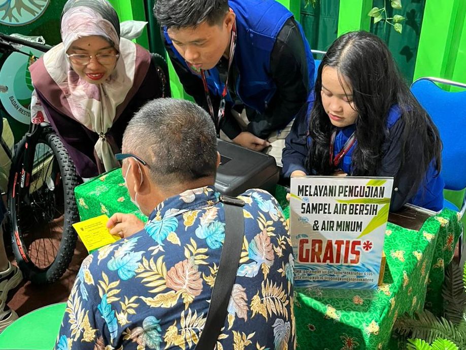 Kalteng Expo 2024 Resmi Dibuka, Dinas Lingkungan Hidup Prov. Kalteng Berikan Layanan Uji Sampel Air Gratis di Stand Pameran