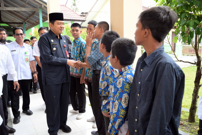 Pj. Bupati Budi Santosa Apresiasi Prestasi Siswa-siswi SLB 1 Pangkalan Bun