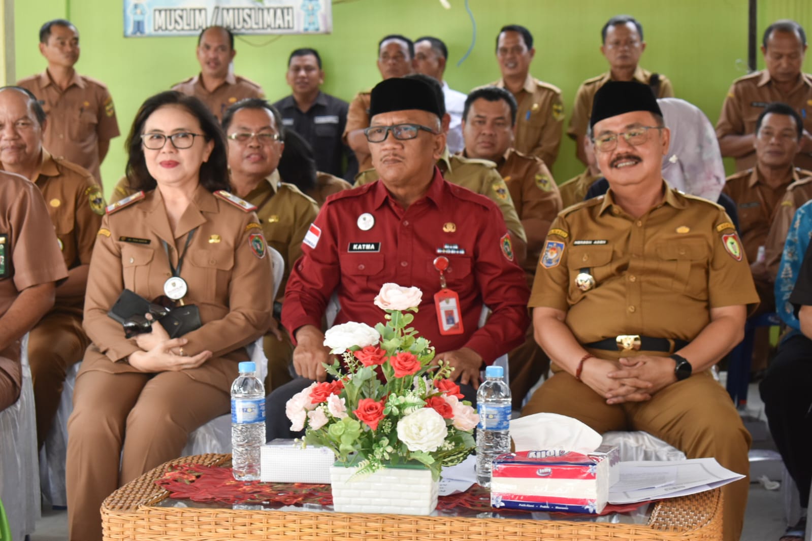 Kepala DP3APPKB Dampingi Kepala Badan Kesbangpol Salurkan 600 Paket Sembako Murah di Kecamatan Kurun Kab. Gumas