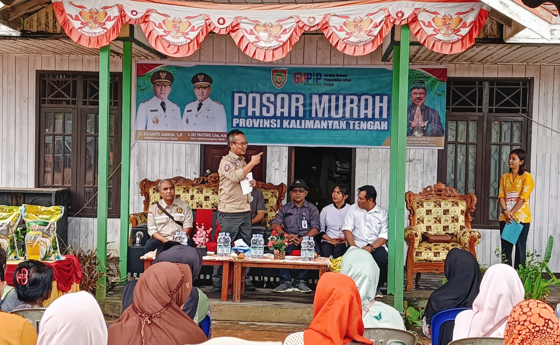 Bantu Masyarakat Jelang Hari Raya Iduladha, Pemprov Kalteng Salurkan 1500 Paket Sembako Murah di Desa Beruta Kabupaten Lamandau