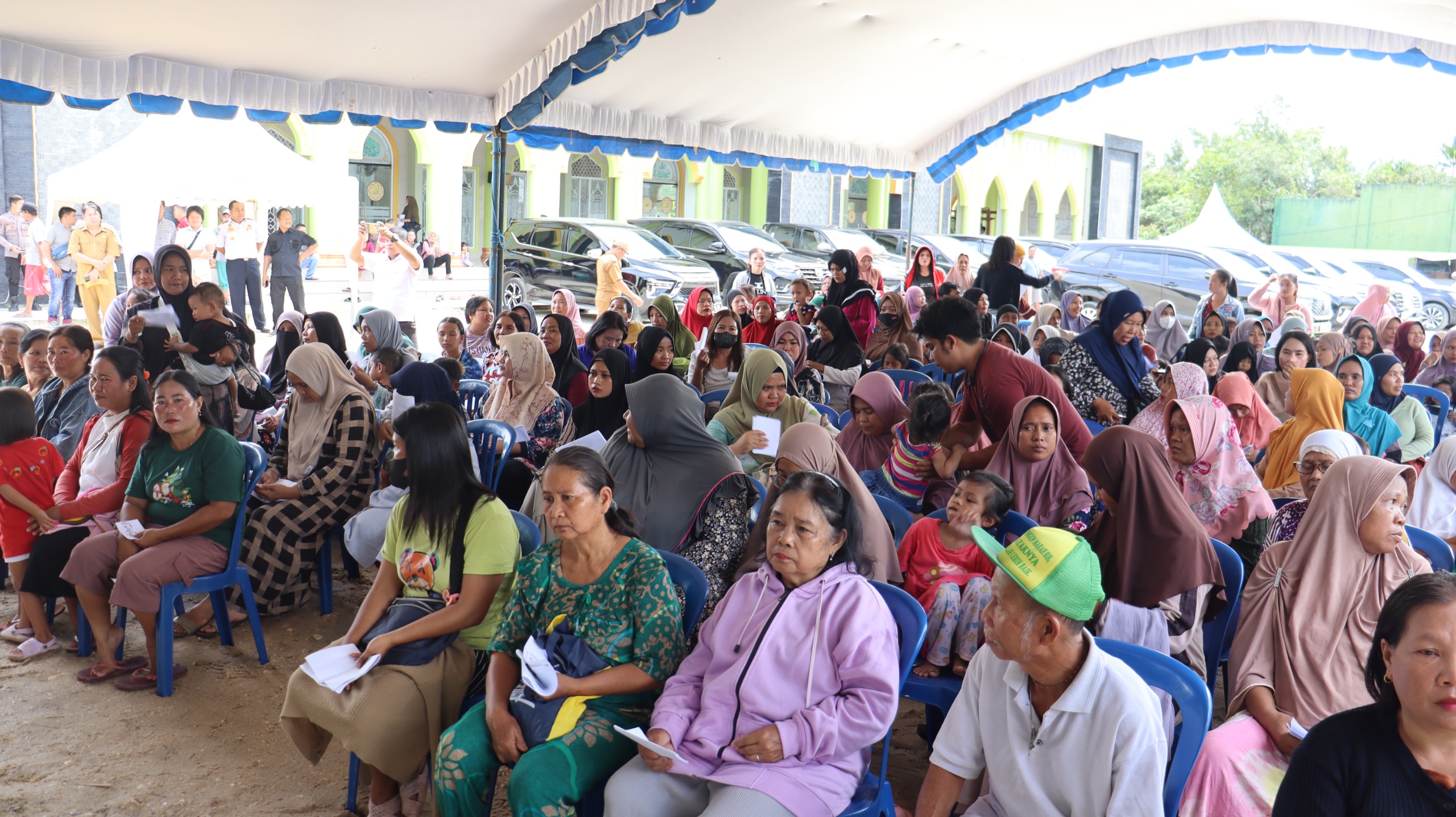 Pj. Bupati Gumas Hadiri Kegiatan Pasar Murah dan Penyerahan Hewan Kurban