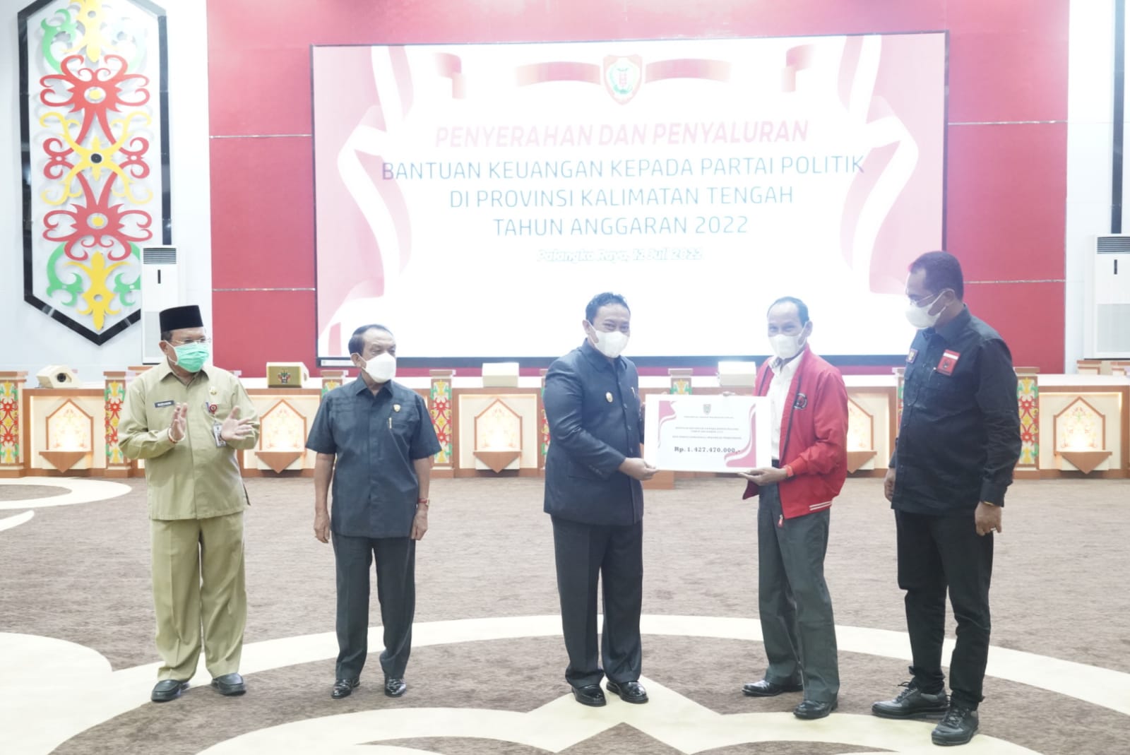 Pemprov. Kalteng Salurkan Bantuan Keuangan kepada 11 Parpol di Prov. Kalteng Total Rp5.8 Miliar