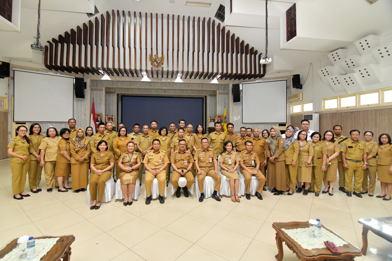 Sertijab Kepala Bappedalitbang Prov. Kalteng dari Pejabat lama Kaspinor ke Leonard S. Ampung