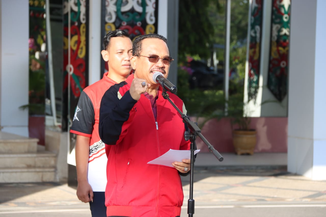Sekda Nuryakin Secara Simbolis Lepas Keberangkatan PORNAS KORPRI Kalteng ke Kota Semarang 