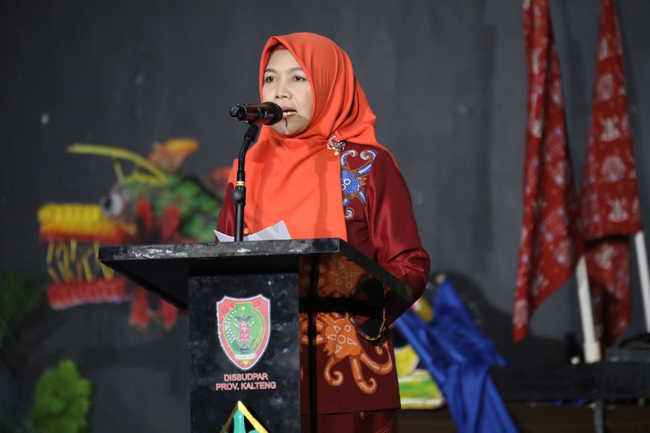 Asisten Ekbang Sri Widanarni Harapkan Kegiatan Gelar Seni Budaya Mampu Menarik Wisatawan Berkunjung ke Kalteng