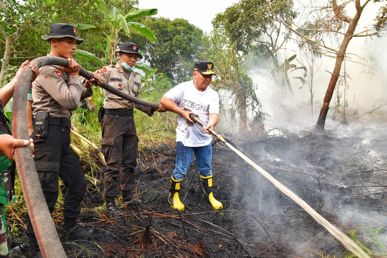 Gubernur Kalteng H. Sugianto Sabran Tinjau Langsung Lokasi Karhutla di Sejumlah Titik di Kota Palangka Raya