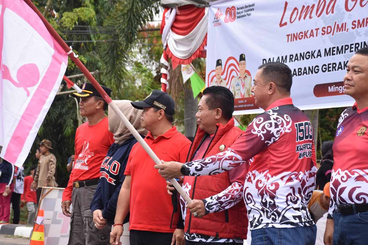 Bupati Kapuas Lepas Lomba Gerak Jalan Hari Pramuka ke-64