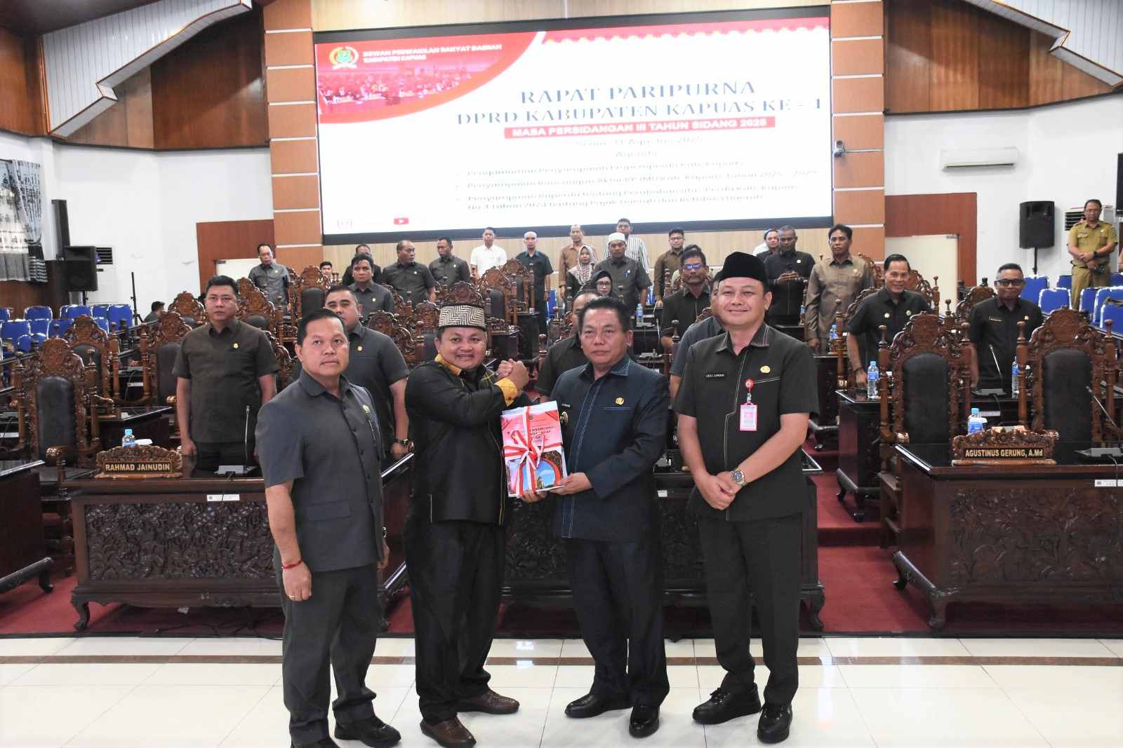 Bupati Kapuas Hadiri Rapat Paripurna, Sampaikan RPJMD dan Raperda