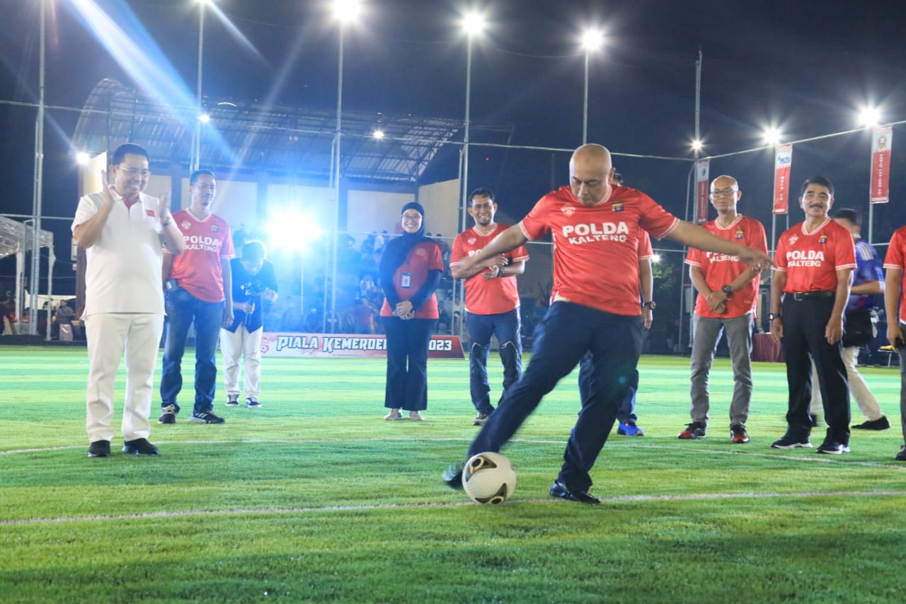 Asisten Pemkesra Kaspinor Hadiri Open Tournament Mini Soccer  “Piala Kemerdekaan Kapolda Cup” Tahun 2023