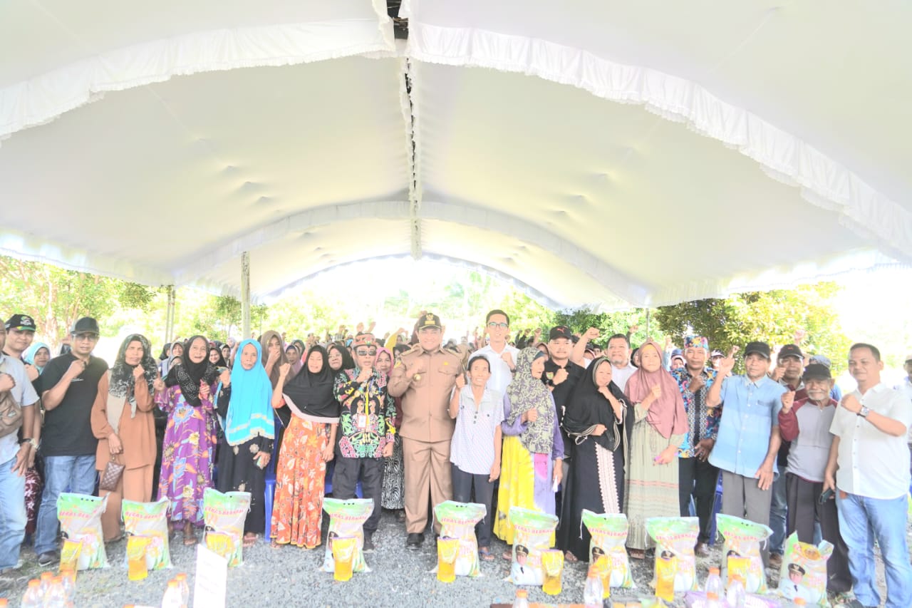 Buka Pasar Murah, Wagub Edy Pratowo Gratiskan 1500 Paket Sembako di Kecamatan Bataguh