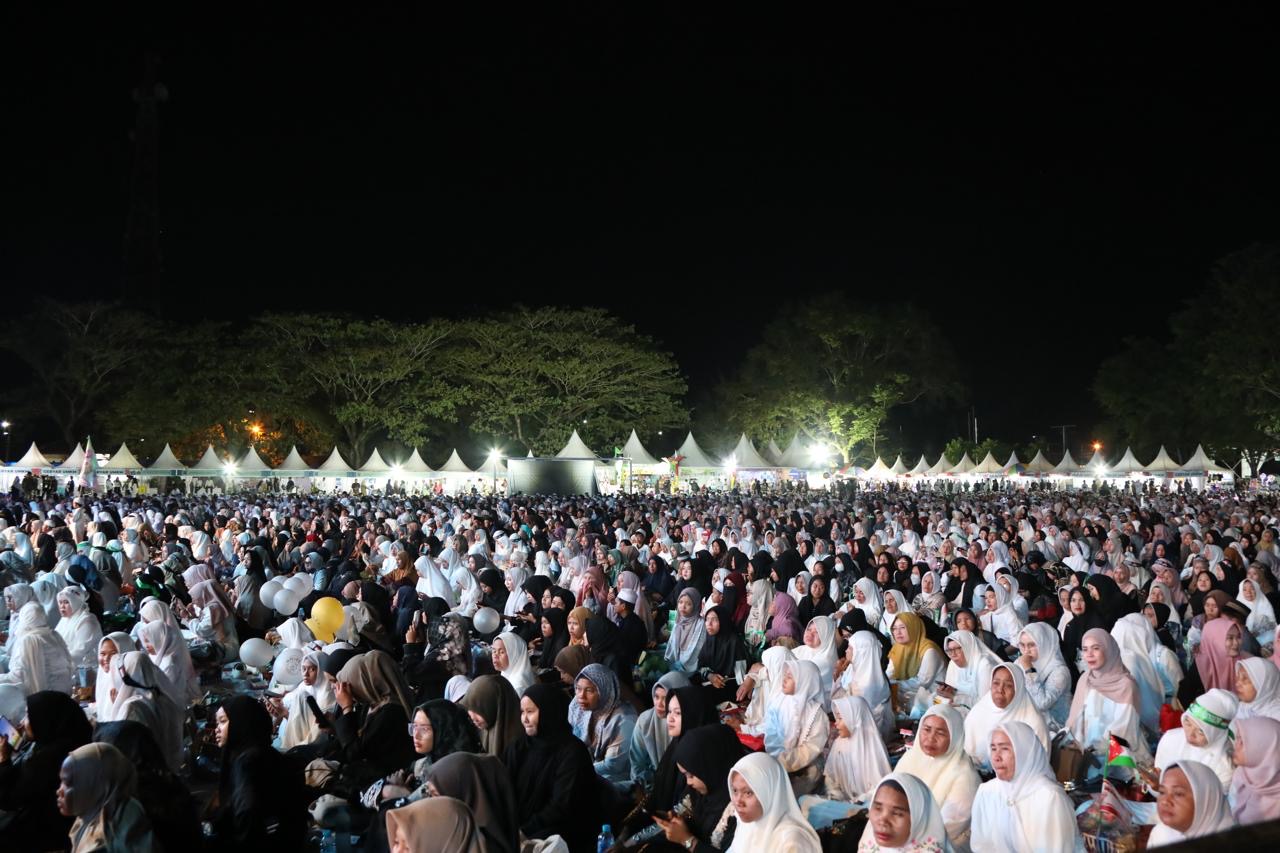 Lautan Manusia Padati Stadion Panunjung Tarung Kapuas, Hadiri Kalteng Bershalawat