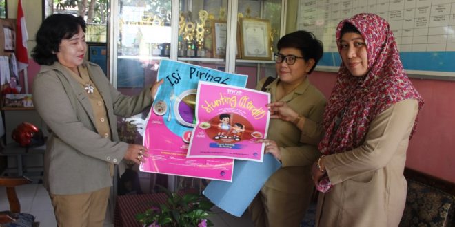 Kominfo Kota Palangka Raya Distribusikan Poster Pencegahan Stunting ke TK dan SD