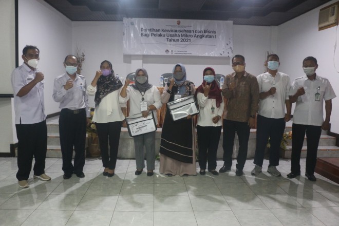 Pelatihan Kewirausahaan dan Bisnis bagi Pelaku Usaha Mikro Angkatan I