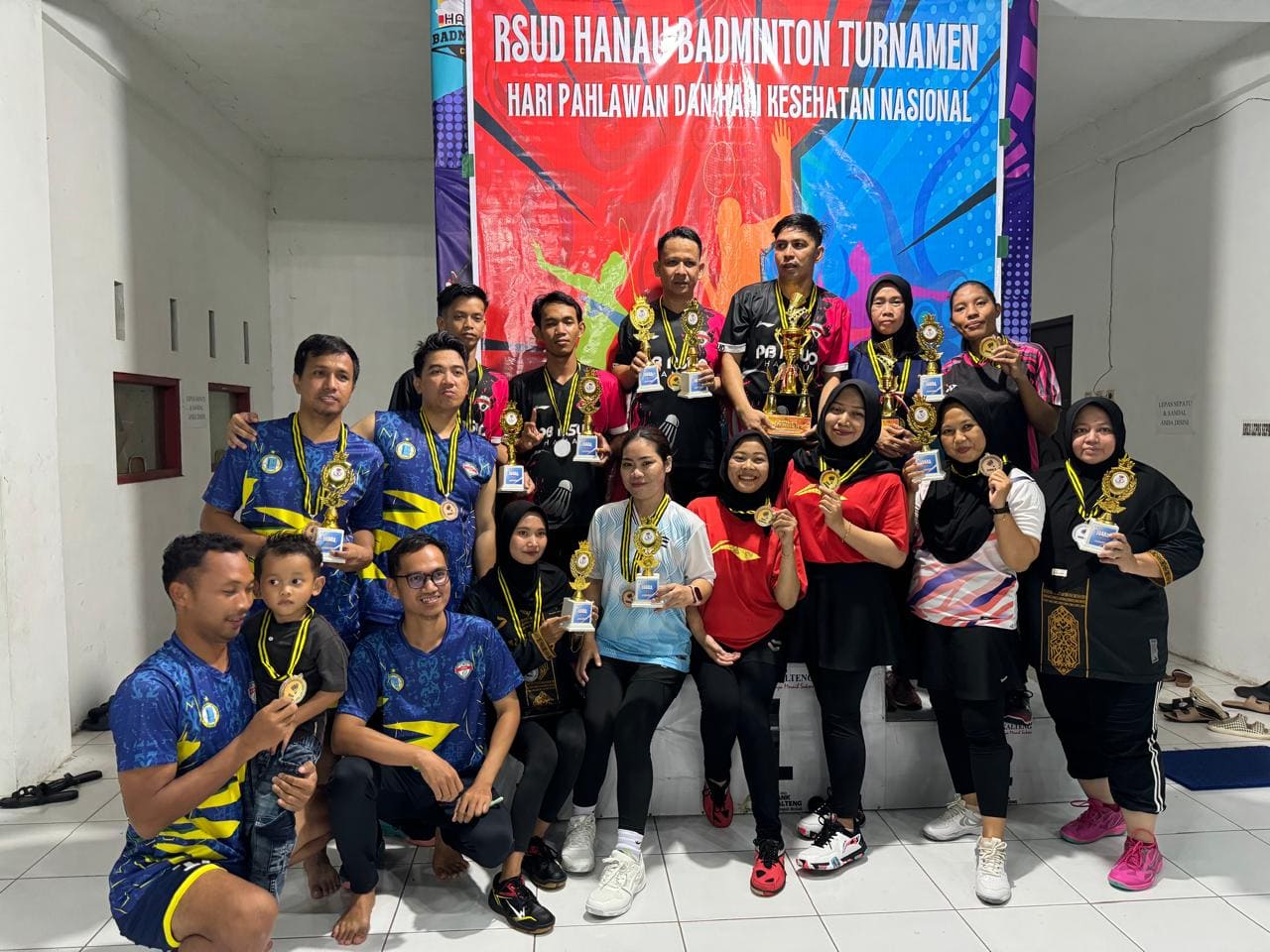 Sambut Hari Pahlawan dan HKN ke 60, RSUD Hanau Gelar Turnamen Bulutangkis