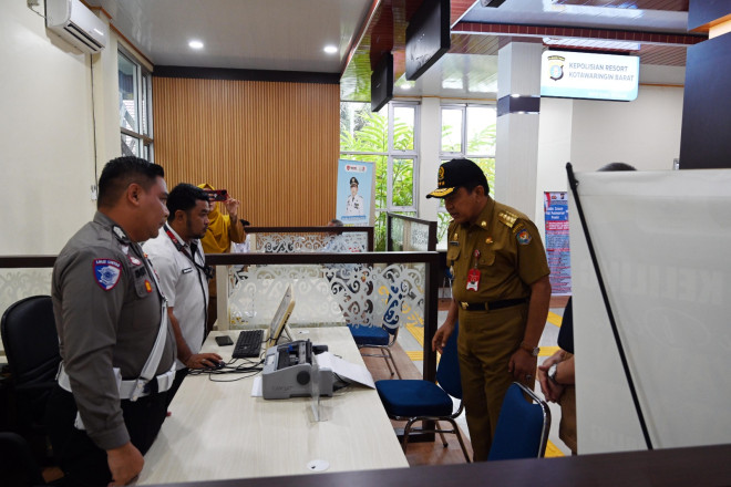 Pantau Uji Coba Layanan, Pj. Bupati Kobar Kunjungi MPP Kobar yang Diresmikan Akhir Bulan November