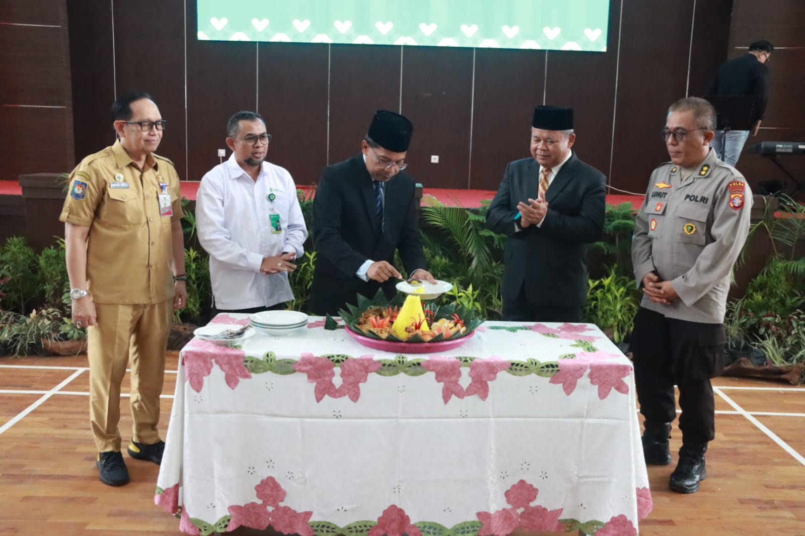 Pemprov Kalteng Laksanakan Upacara Peringatan Hari Kesehatan Nasional ke-60 Tahun 2024
