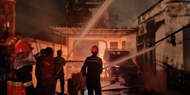 Rumah Mewah di Jalan Rajawali III Terbakar