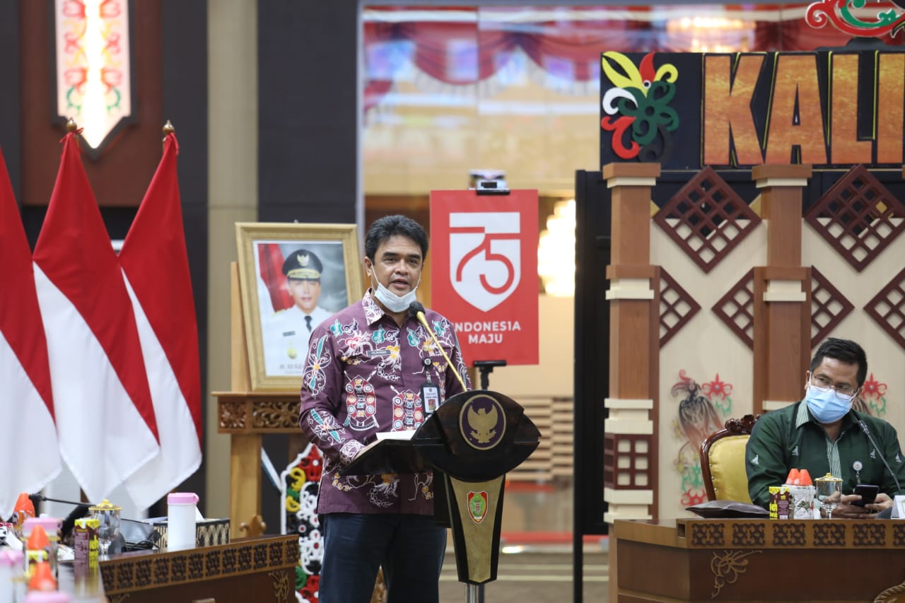 Asisten Bidang Pemerintahan dan Kesejahteraan Rakyat Setda Kalteng Membuka Secara Langsung  Rapat Evaluasi Pelaksanaan Dana Desa TA 2020