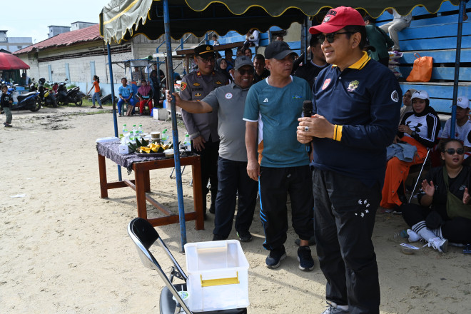 Pj Bupati Budi Santosa Senam Bersama Masyarakat Kumai