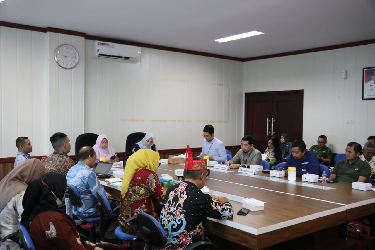Asisten Ekbang Sri Widanarni Pimpin Rapat Lanjutan Persiapan Pelaksanaan National Halal Fair 2025