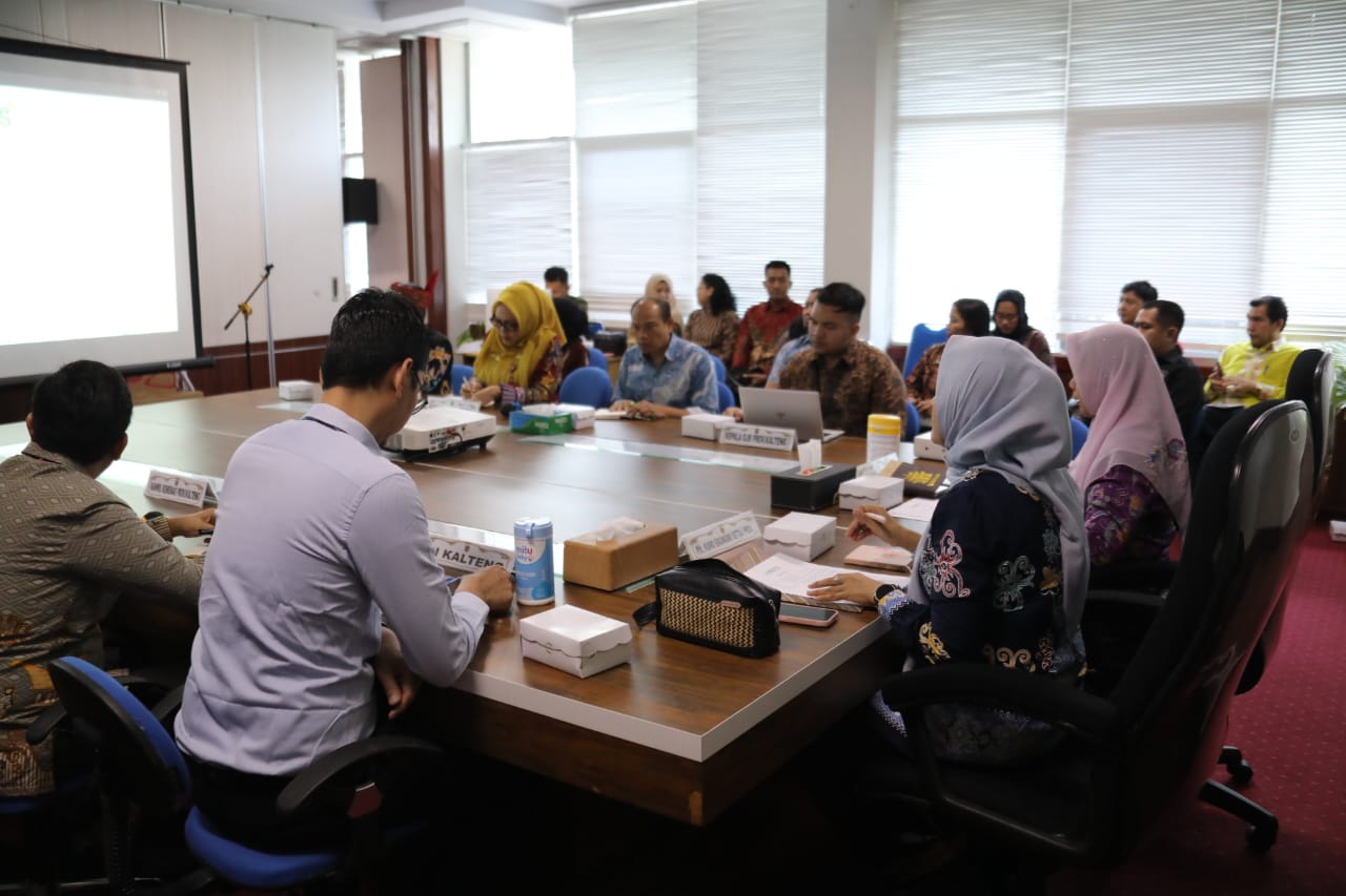 Asisten Ekbang Sri Widanarni Pimpin Rapat Lanjutan Persiapan Pelaksanaan National Halal Fair 2025